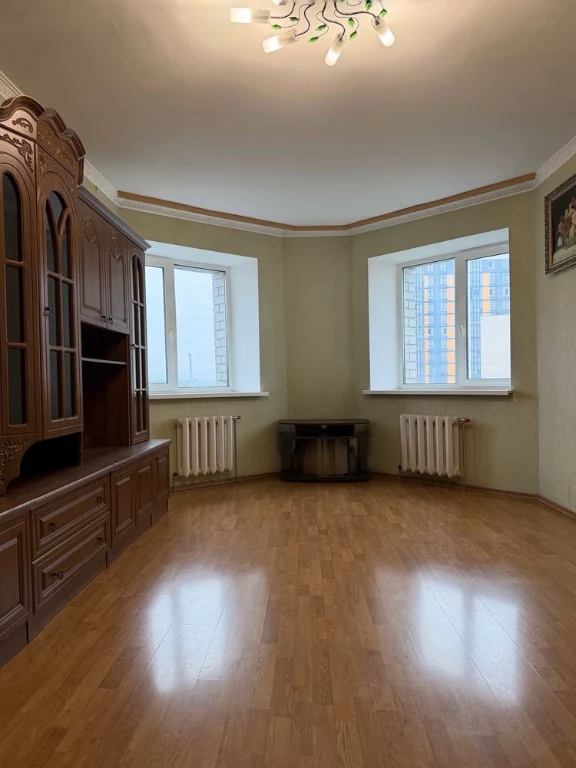 Sale, Large 1-room apartment/ Center/ Bucha/2%/ Programs