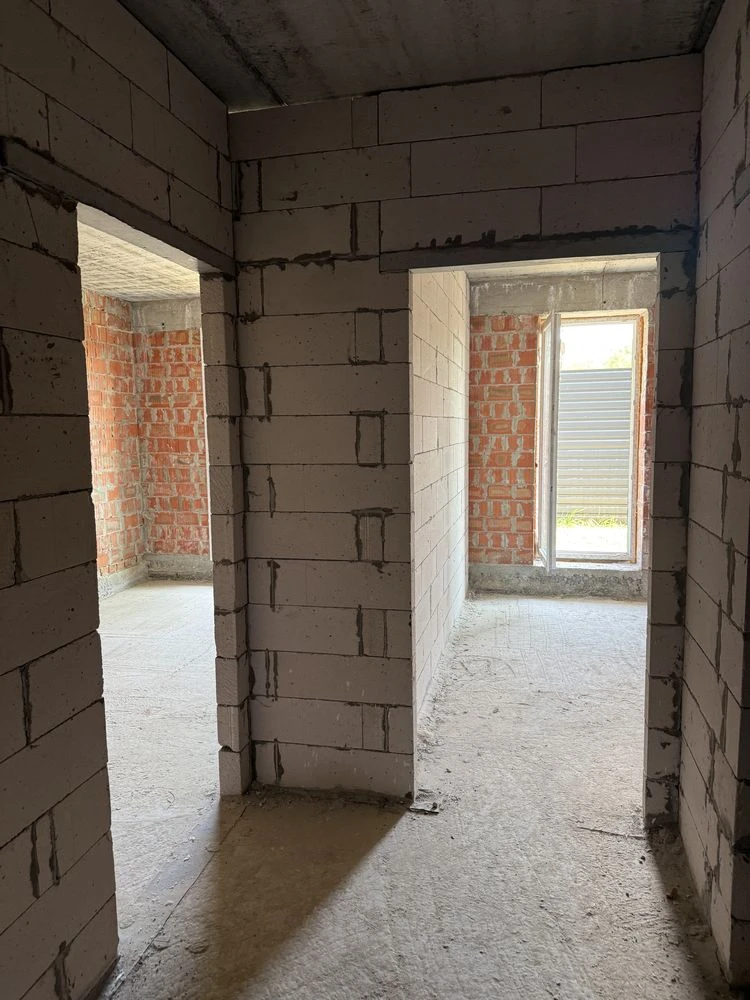 1 room apartment for sale with a private courtyard in a completed building