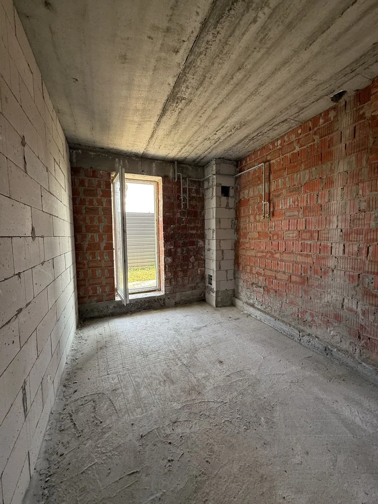 1 room apartment for sale with a private courtyard in a completed building