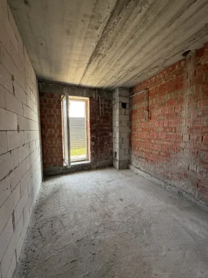 1 room apartment for sale with a private courtyard in a completed building