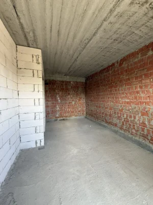 1 room apartment for sale with a private courtyard in a completed building