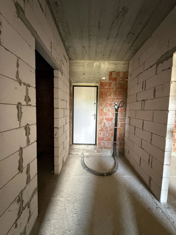 1 room apartment for sale with a private courtyard in a completed building