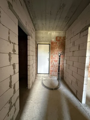 1 room apartment for sale with a private courtyard in a completed building