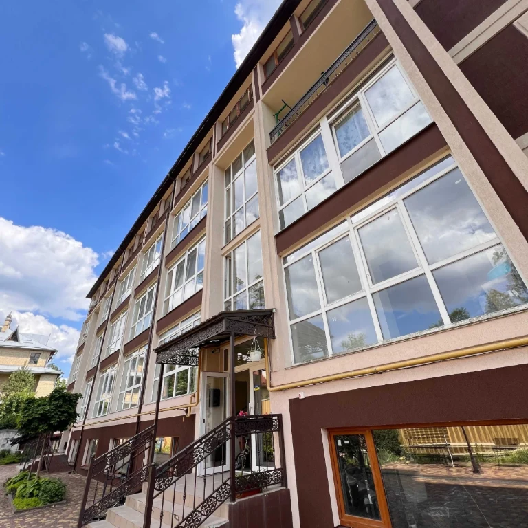 Терміновий продаж великої трикімнатної квартири в центрі міс