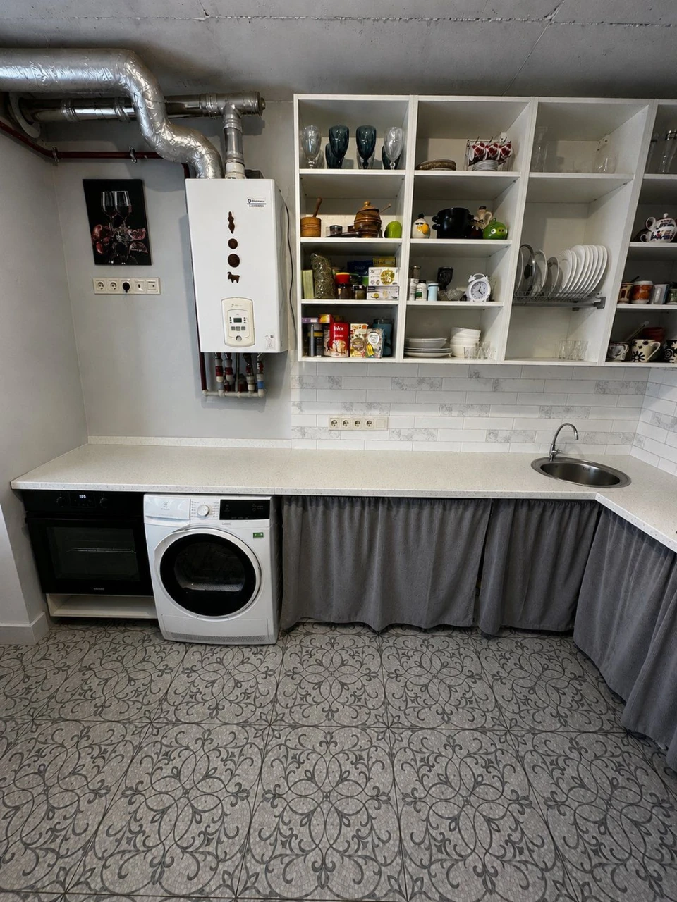 3-Bedroom Apartment in Bucha. Includes Inverter. Available.