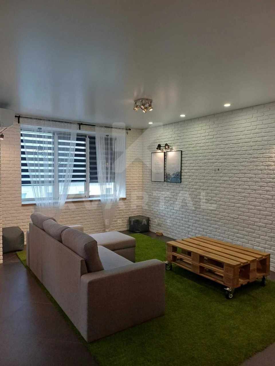 Stylish 2-Bedroom Apartment for Sale in ЖК Central, Buch! Top -l