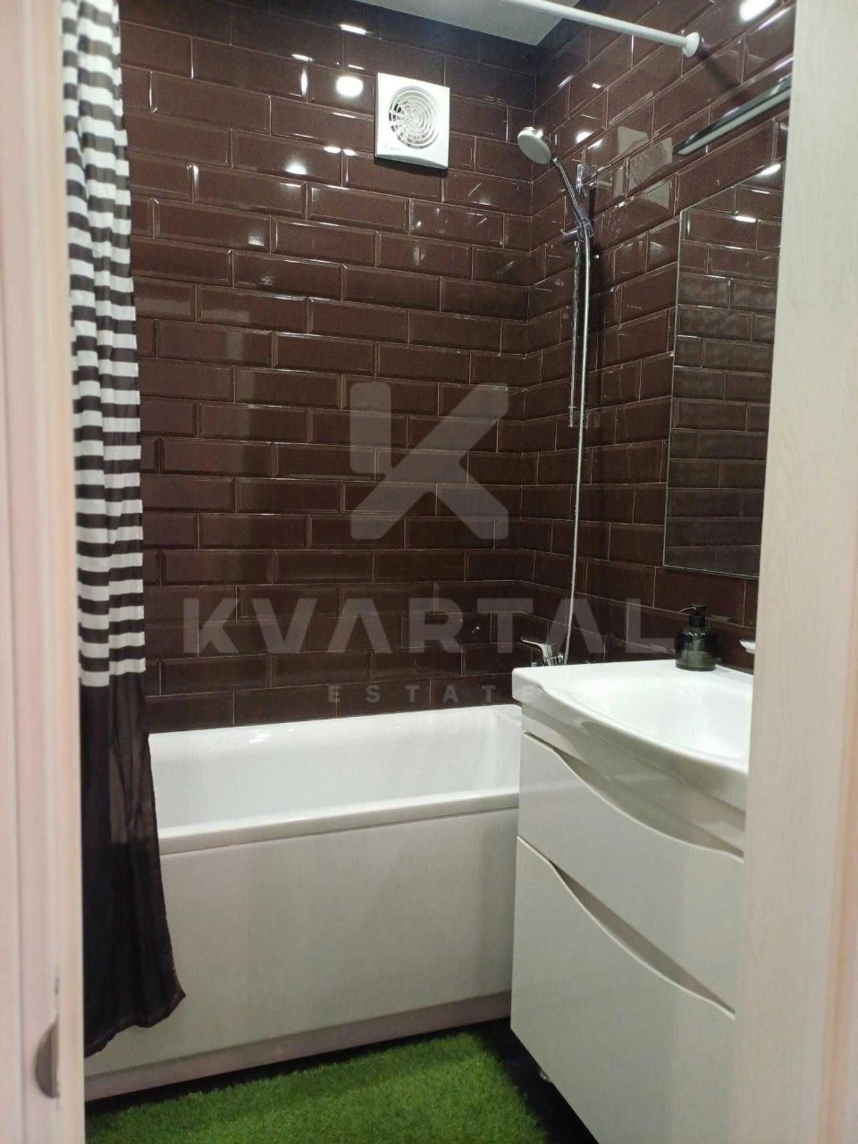 Stylish 2-Bedroom Apartment for Sale in ЖК Central, Buch! Top -l