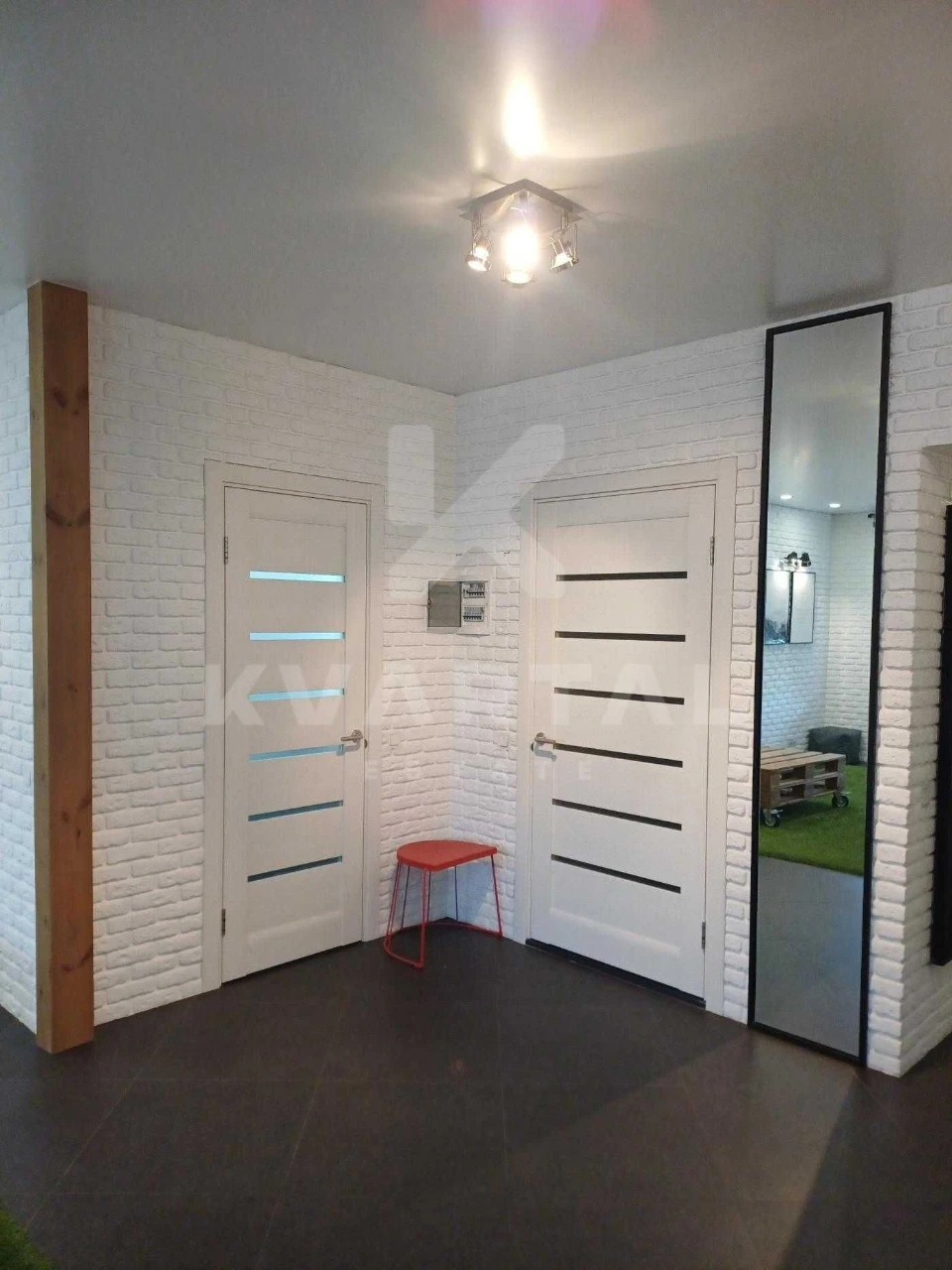 Stylish 2-Bedroom Apartment for Sale in ЖК Central, Buch! Top -l