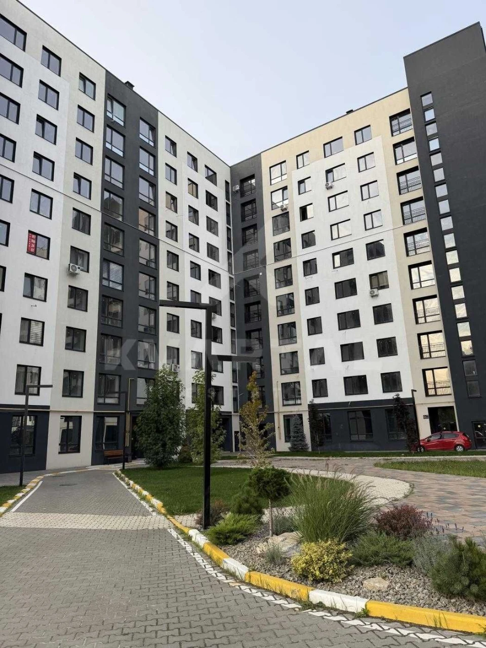 Продажа 1-комнатной квартиры с частичным ремонтом 40 кв. м в Б