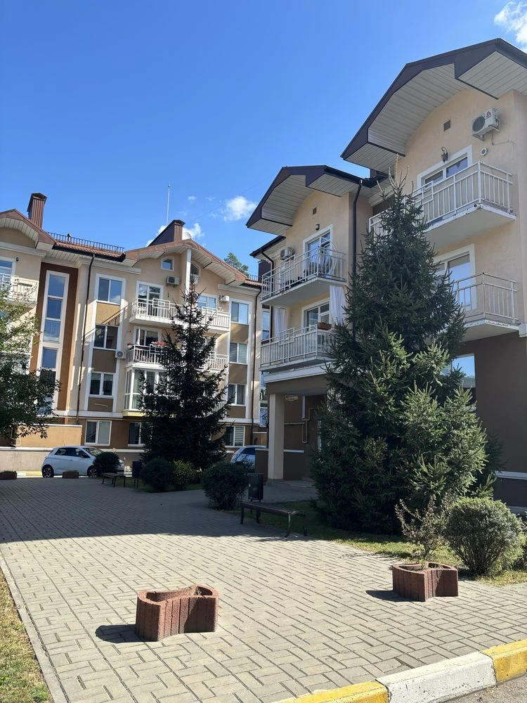 Spacious apartment in a cozy residential complex with furniture and appliances