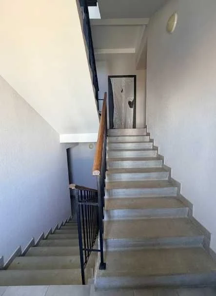 Apartment for sale: 2-bedroom apartment, 66 sq m, partially renovated
