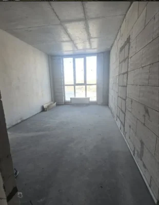 Sale of a large 1-room apartment in a picturesque location near the lake