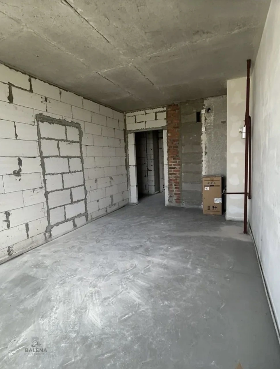 Sale of a large 1-room apartment in a picturesque location near the lake