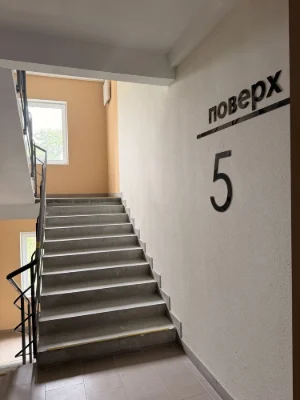 Ready Euro 2 room with documents, top location