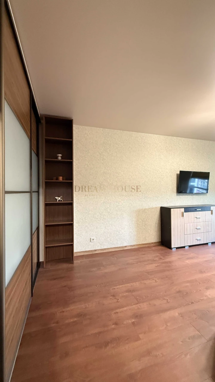 Full 2-bedroom apartment in Grand Burge residential complex.