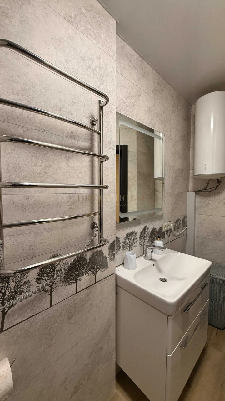 Full 2-bedroom apartment in Grand Burge residential complex.