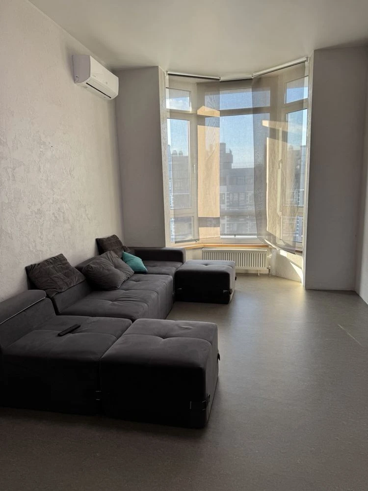 Two-bedroom apartment in ЖК Grand Burze with renovation. Basement floor.