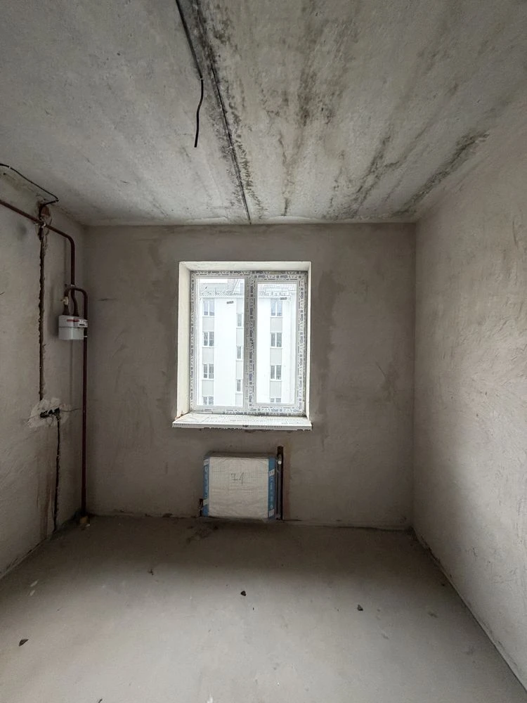 GREAT PRICE!! 1-bedroom apartment with partial renovation! Gas! Balcony!