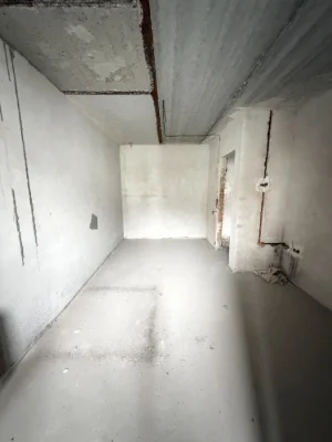 GREAT PRICE!! 1-bedroom apartment with partial renovation! Gas! Balcony!
