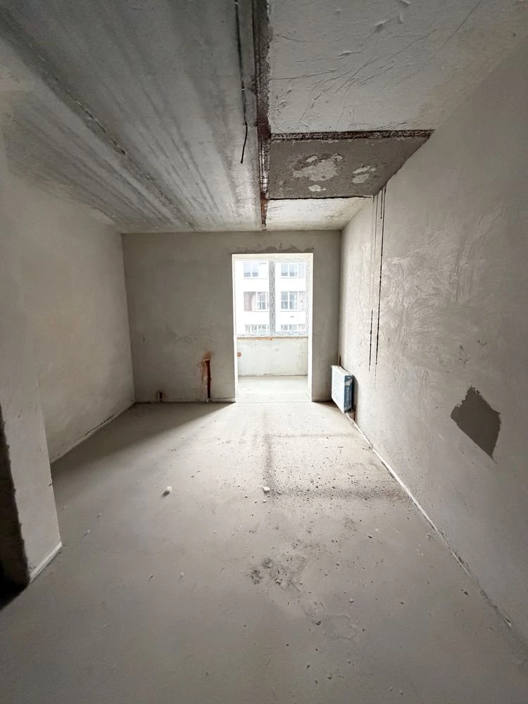 GREAT PRICE!! 1-bedroom apartment with partial renovation! Gas! Balcony!