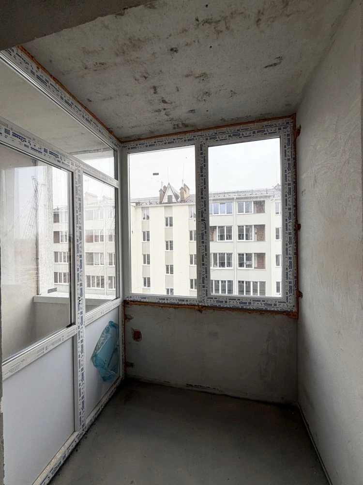 GREAT PRICE!! 1-bedroom apartment with partial renovation! Gas! Balcony!