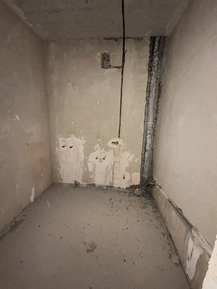GREAT PRICE!! 1-bedroom apartment with partial renovation! Gas! Balcony!