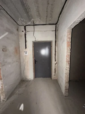 GREAT PRICE!! 1-bedroom apartment with partial renovation! Gas! Balcony!