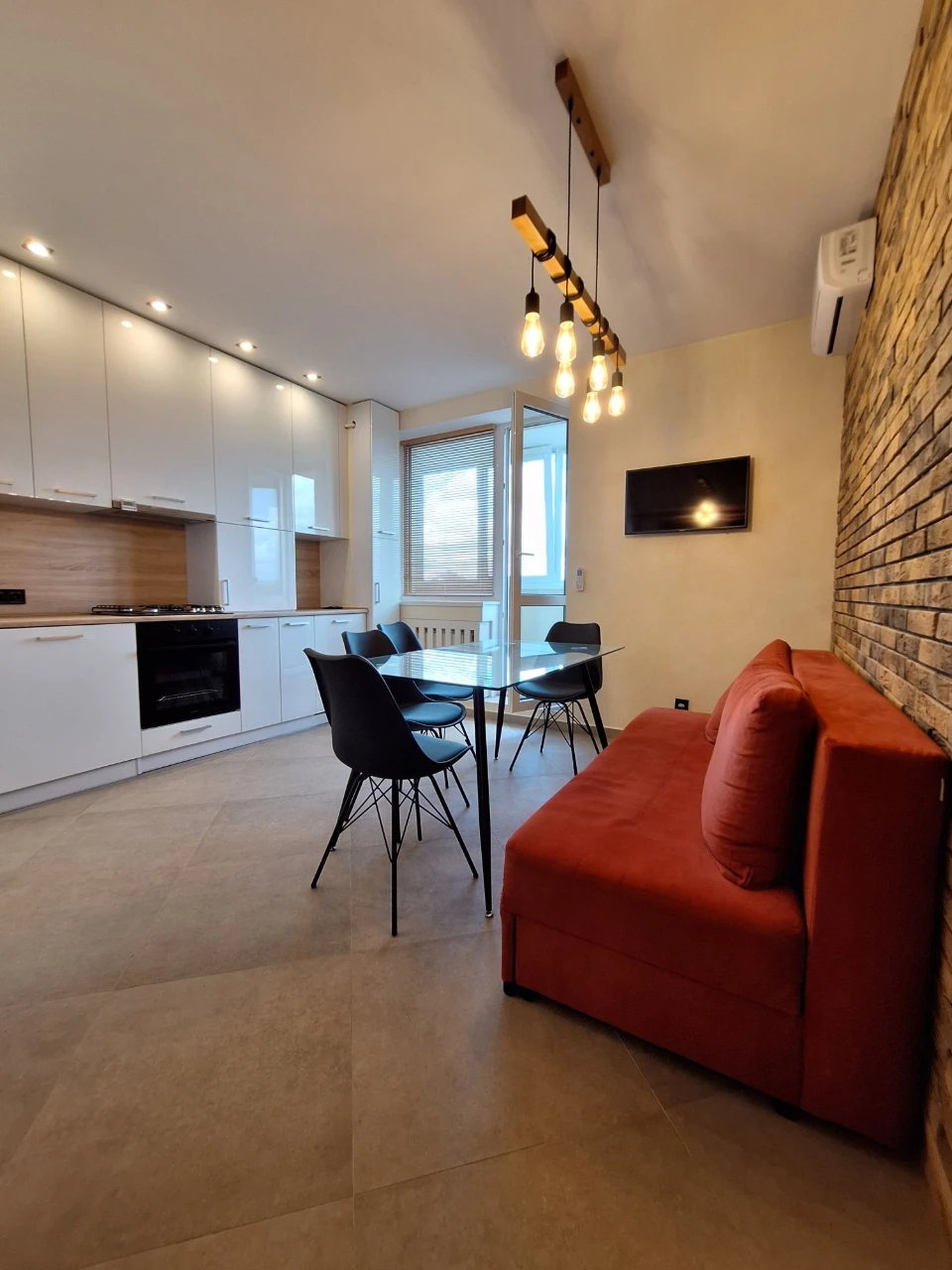 For Sale: 2-bedroom apartment with high-quality renovation! Move in and live!