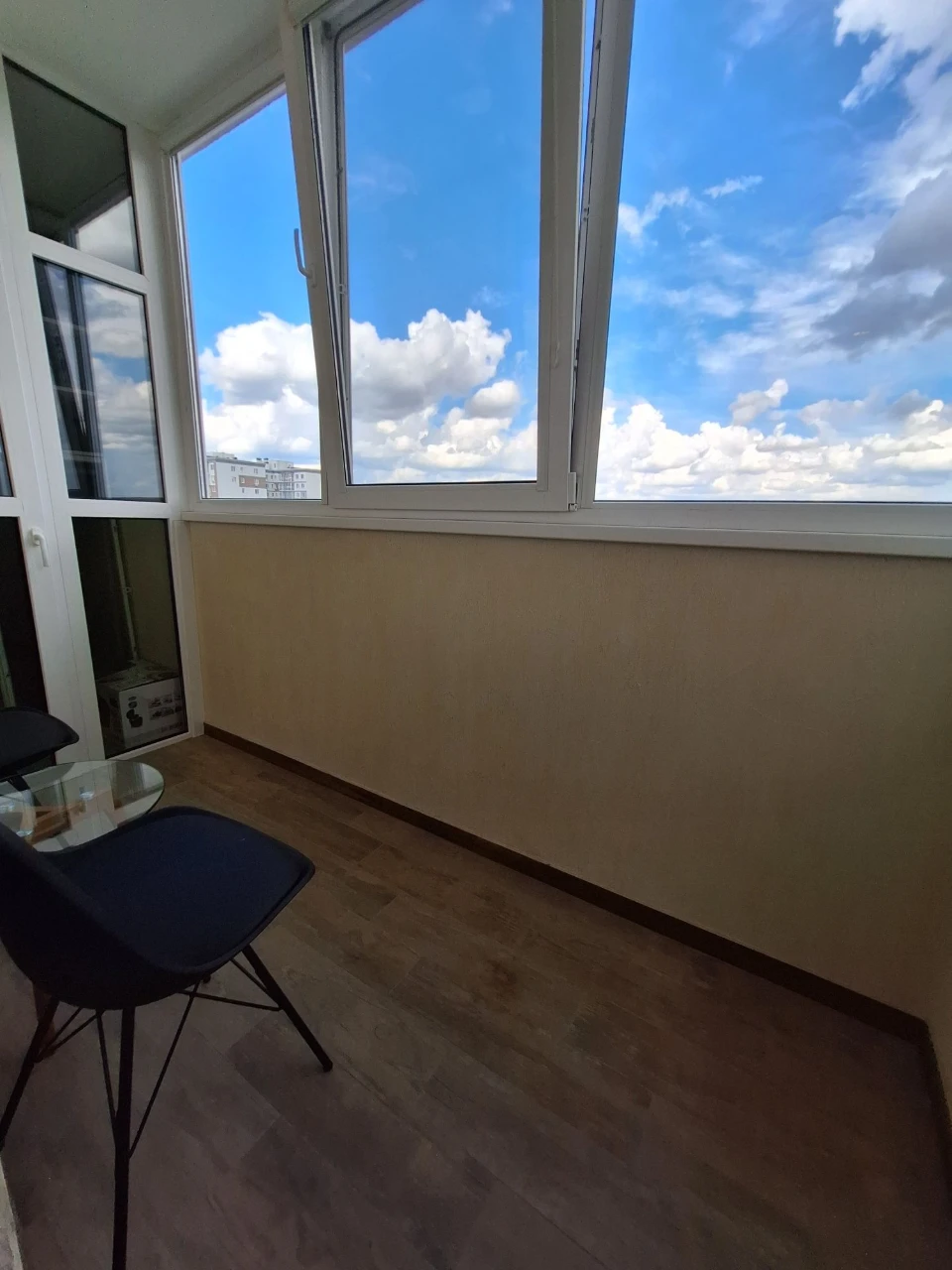 For Sale: 2-bedroom apartment with high-quality renovation! Move in and live!