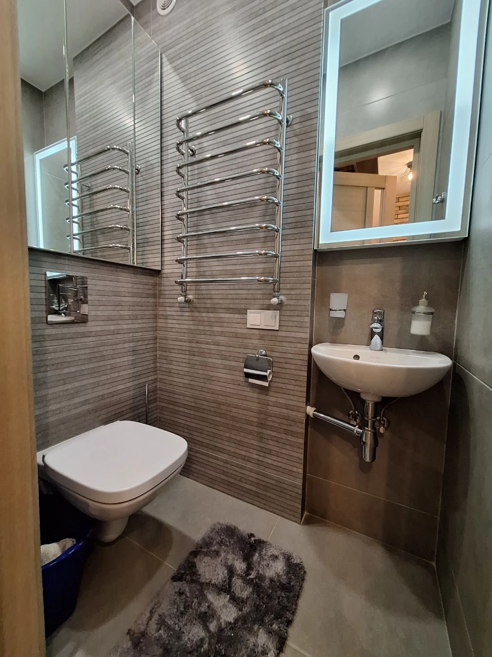 For Sale: 2-bedroom apartment with high-quality renovation! Move in and live!