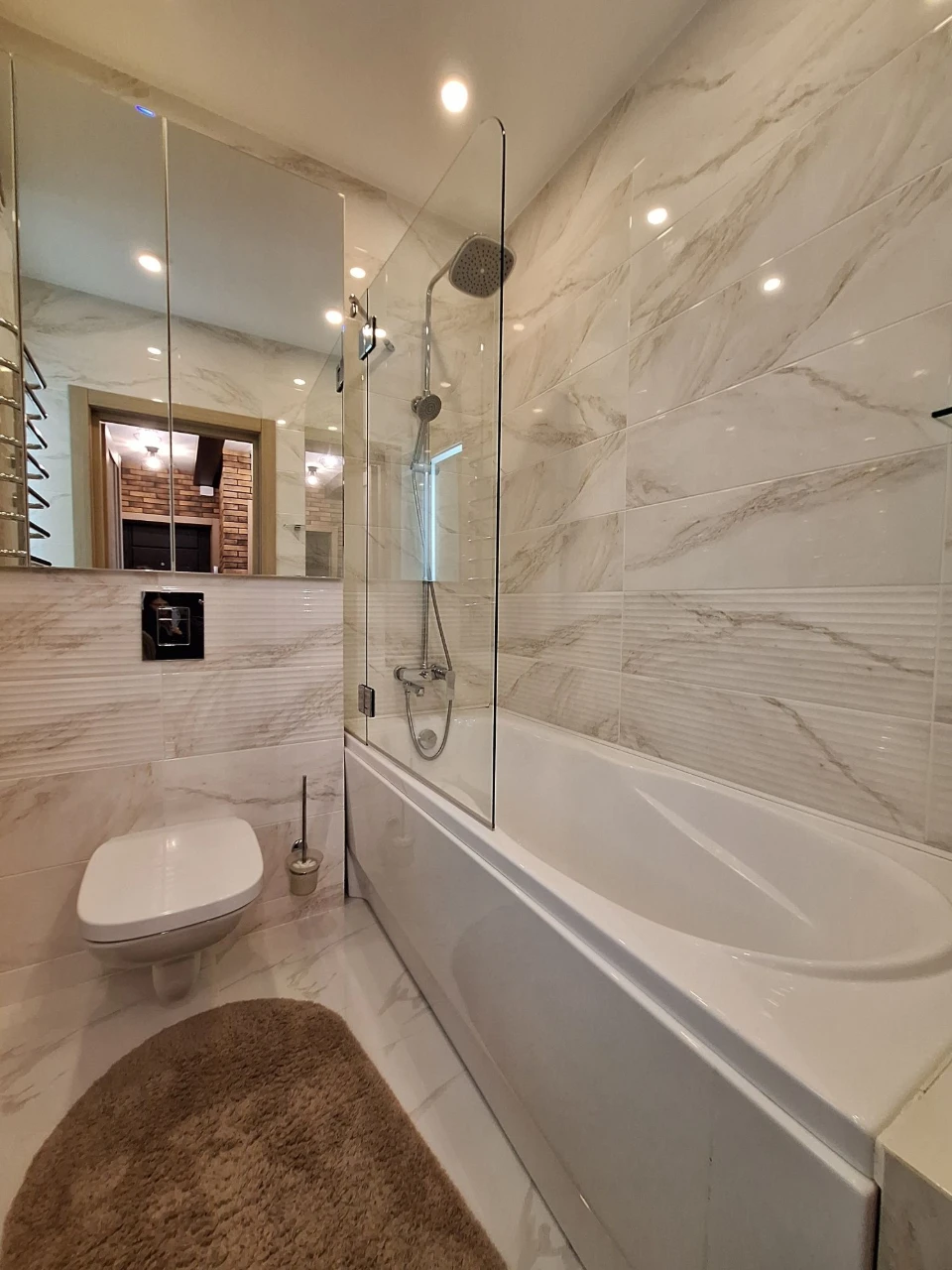 For Sale: 2-bedroom apartment with high-quality renovation! Move in and live!