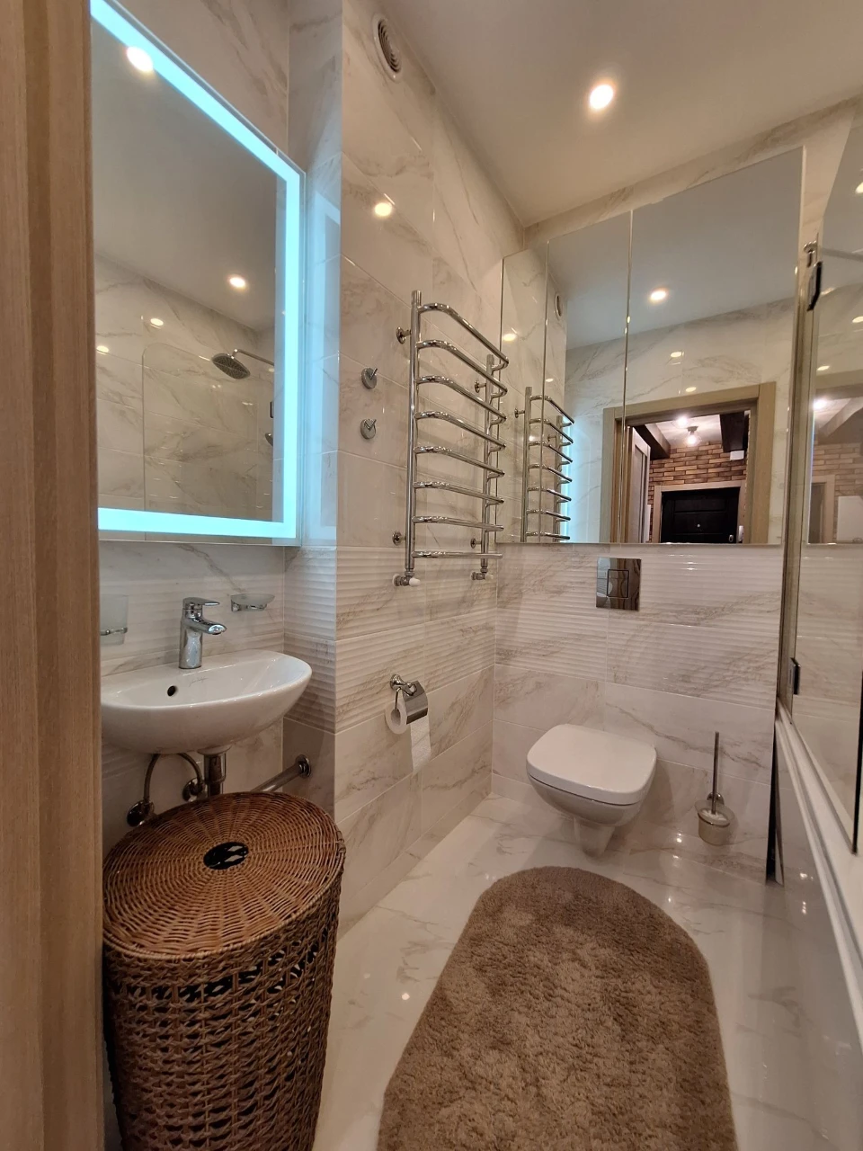 For Sale: 2-bedroom apartment with high-quality renovation! Move in and live!