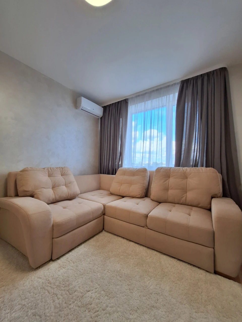 For Sale: 2-bedroom apartment with high-quality renovation! Move in and live!