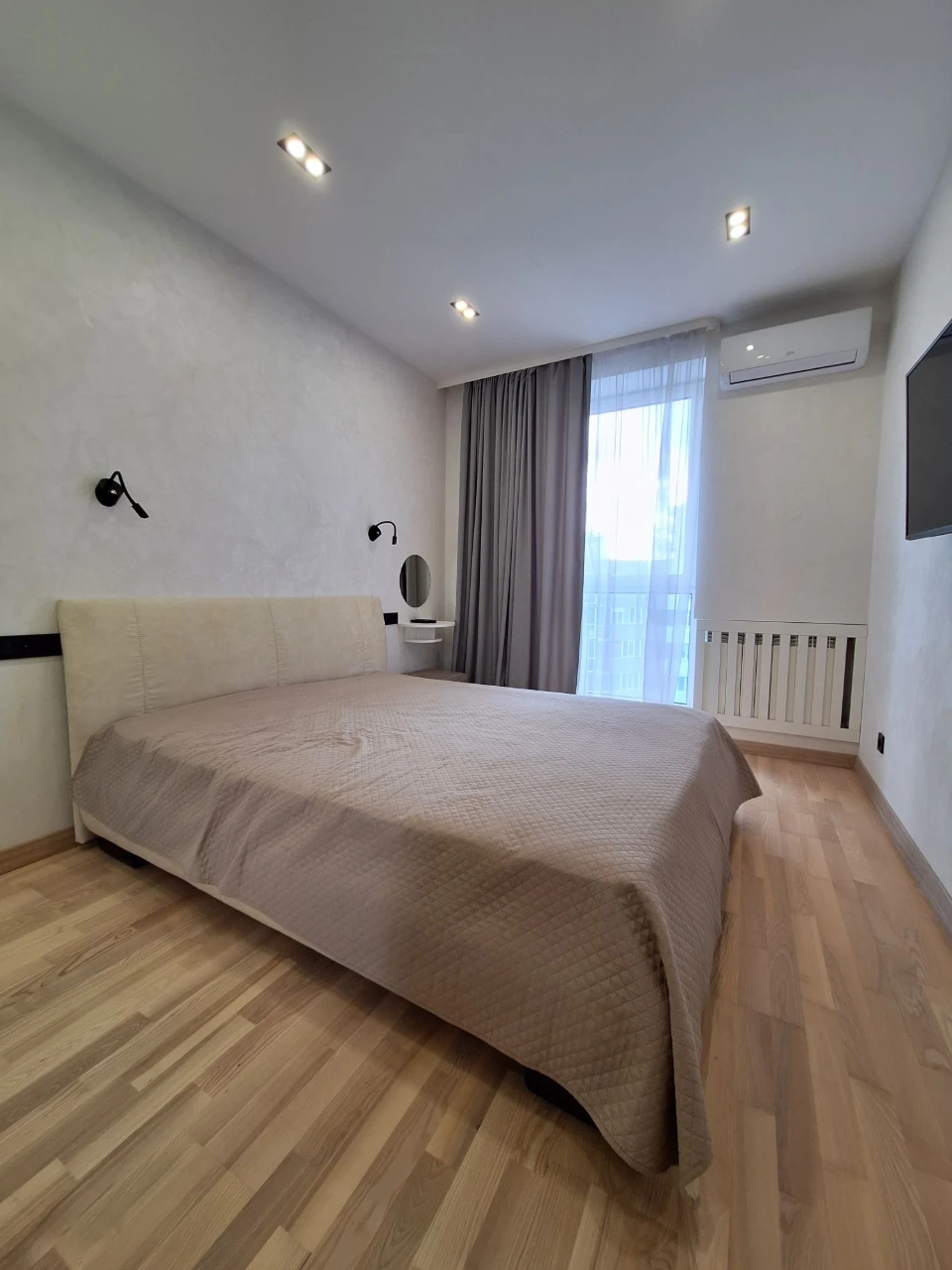 For Sale: 2-bedroom apartment with high-quality renovation! Move in and live!