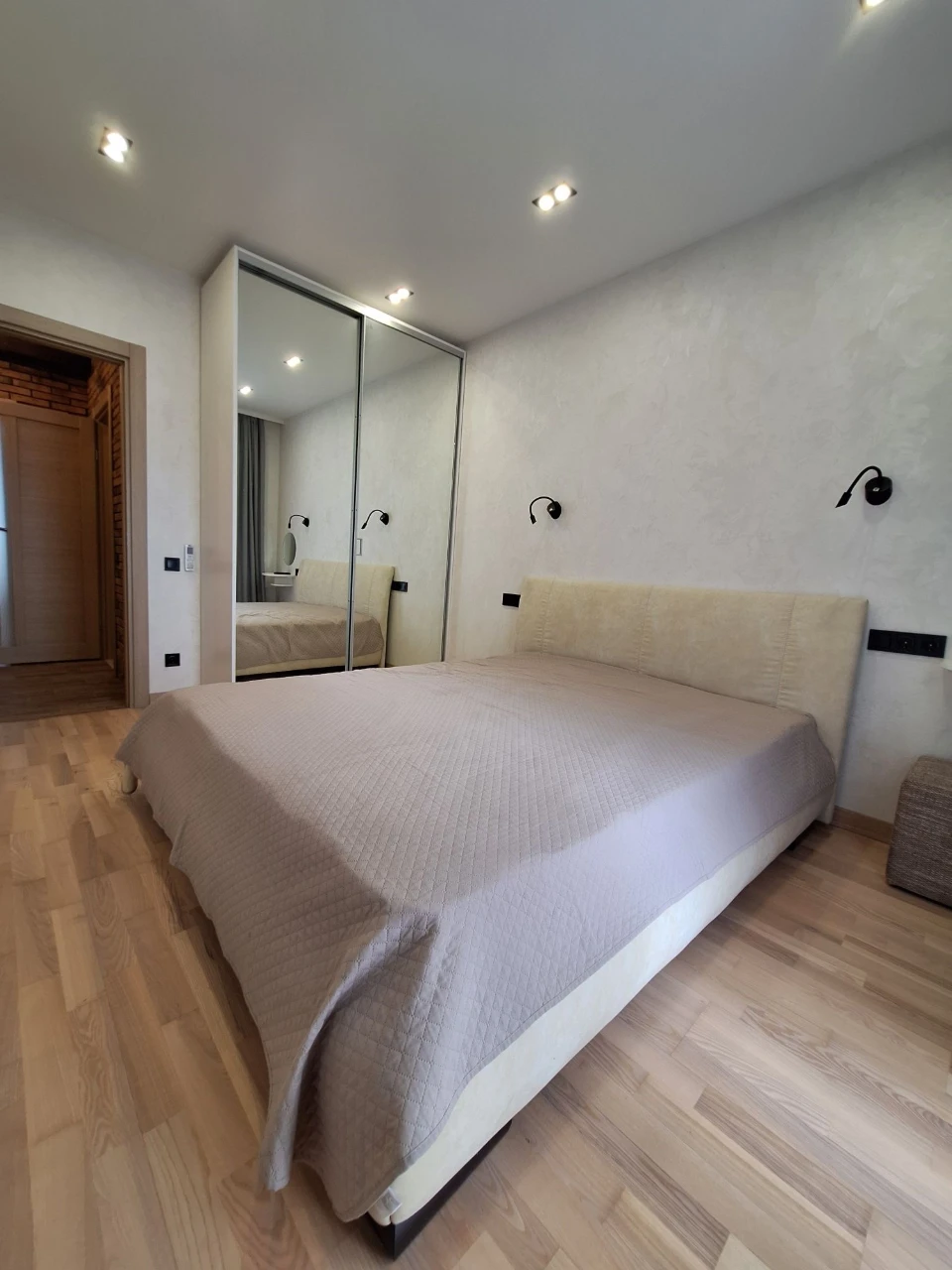For Sale: 2-bedroom apartment with high-quality renovation! Move in and live!