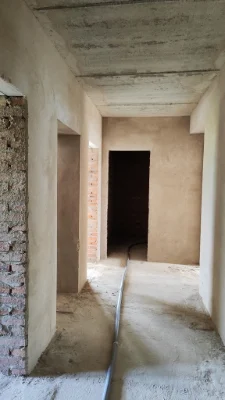 Sale of a spacious 3-bedroom apartment in a brick building with gas