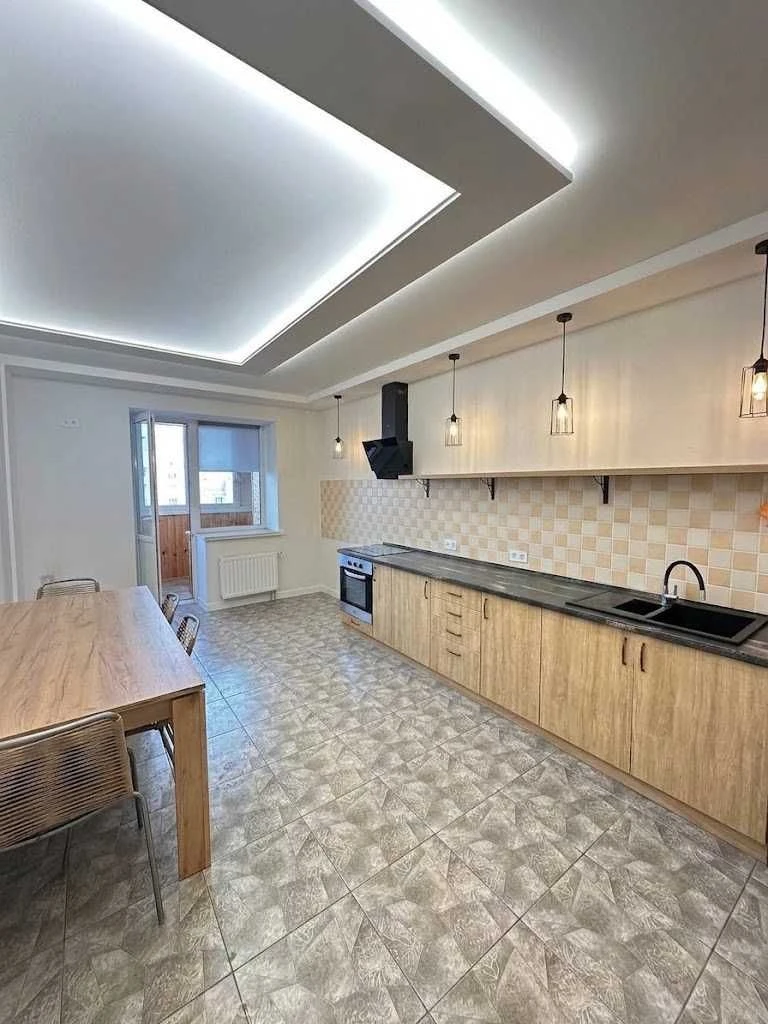 City center, McDonald's area, 3-room apartment in Great Europe, NEW