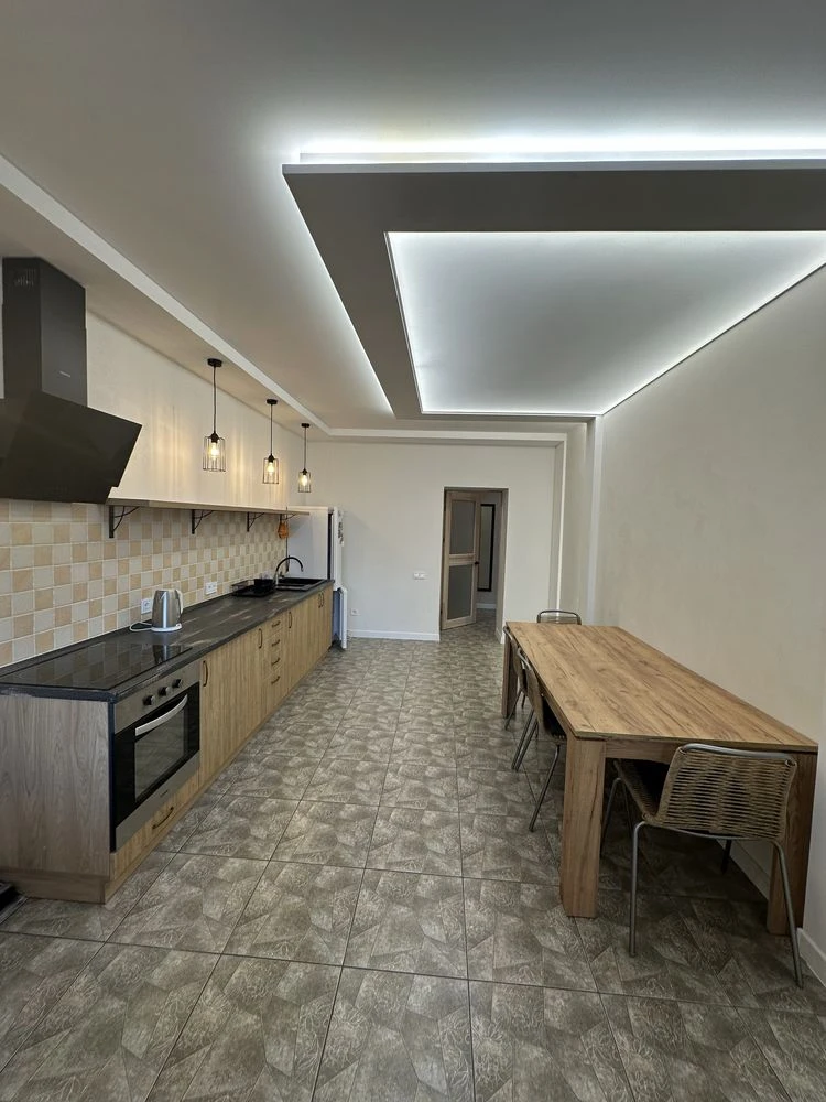 City center, McDonald's area, 3-room apartment in Great Europe, NEW