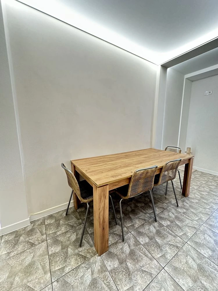 City center, McDonald's area, 3-room apartment in Great Europe, NEW