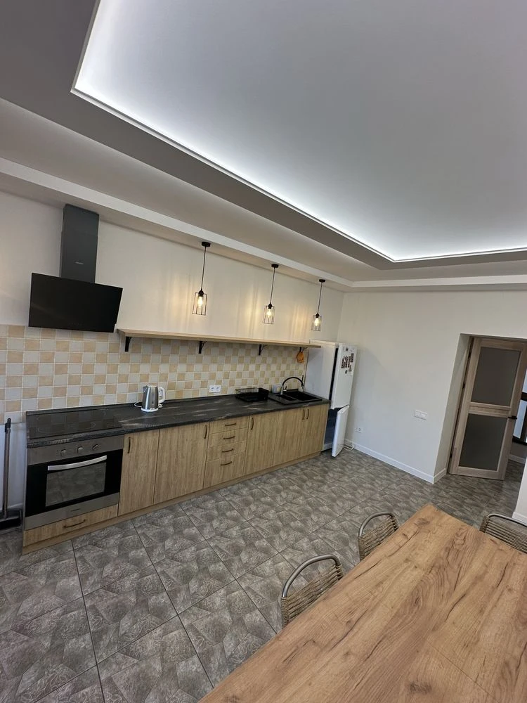 City center, McDonald's area, 3-room apartment in Great Europe, NEW