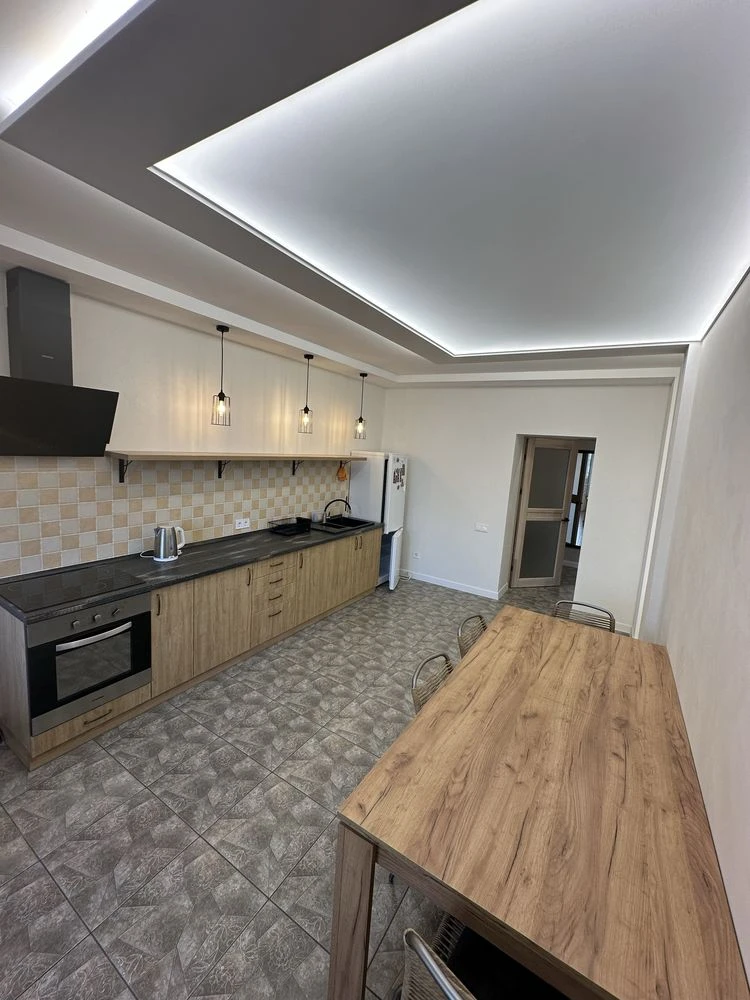 City center, McDonald's area, 3-room apartment in Great Europe, NEW