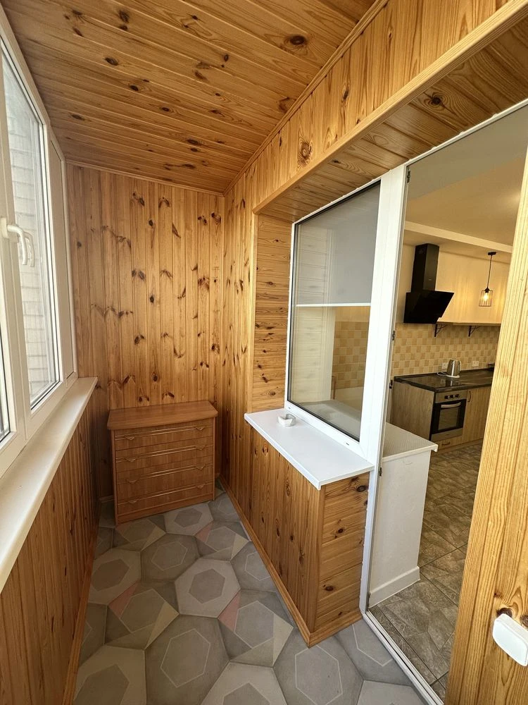 City center, McDonald's area, 3-room apartment in Great Europe, NEW