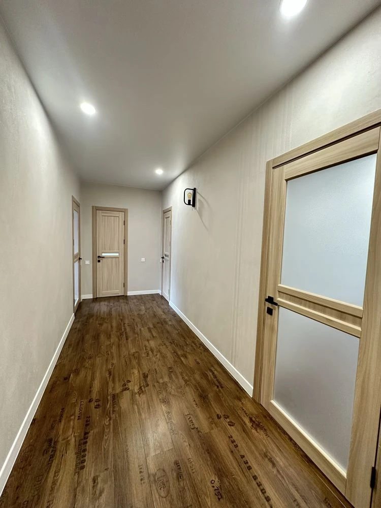 City center, McDonald's area, 3-room apartment in Great Europe, NEW