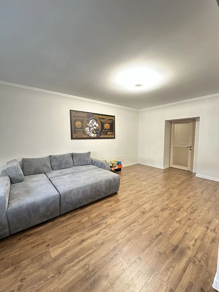 City center, McDonald's area, 3-room apartment in Great Europe, NEW