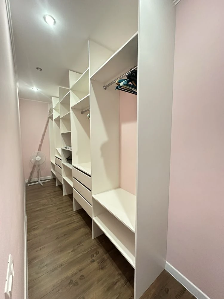 City center, McDonald's area, 3-room apartment in Great Europe, NEW