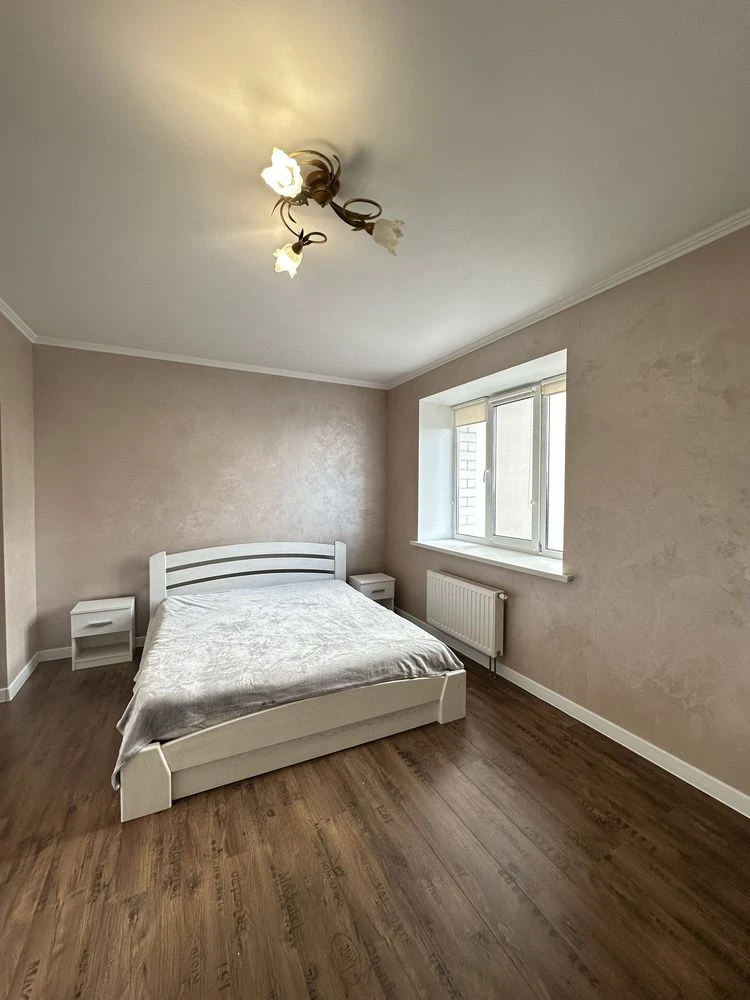 City center, McDonald's area, 3-room apartment in Great Europe, NEW