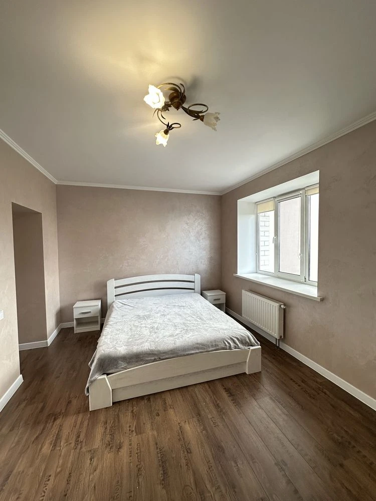 City center, McDonald's area, 3-room apartment in Great Europe, NEW