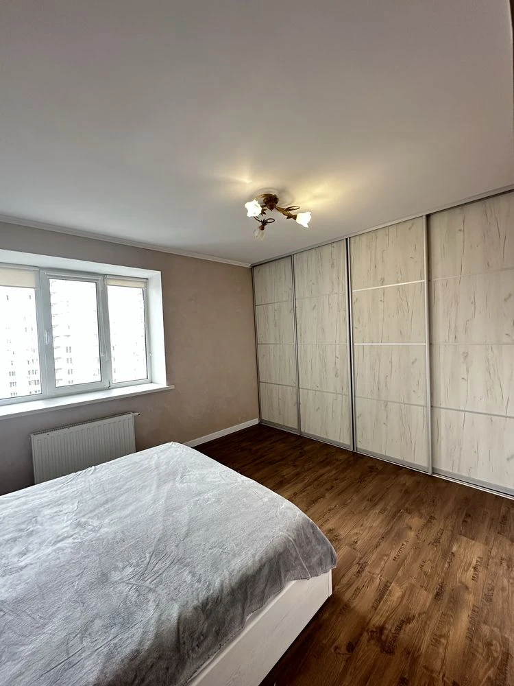 City center, McDonald's area, 3-room apartment in Great Europe, NEW