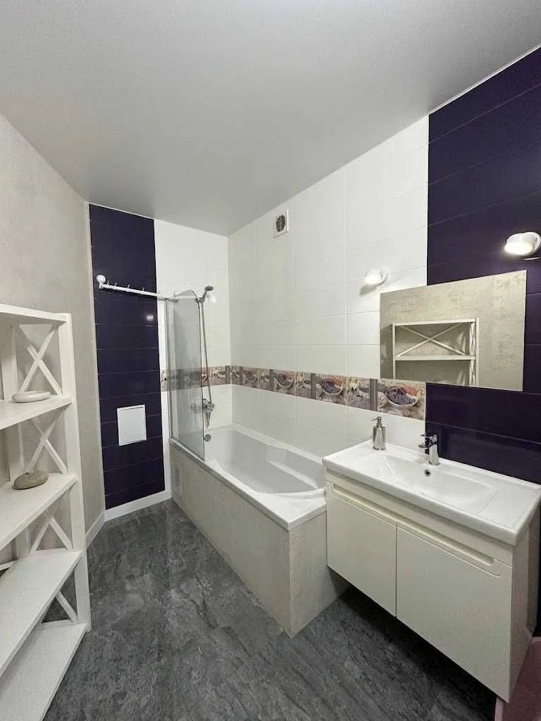 City center, McDonald's area, 3-room apartment in Great Europe, NEW