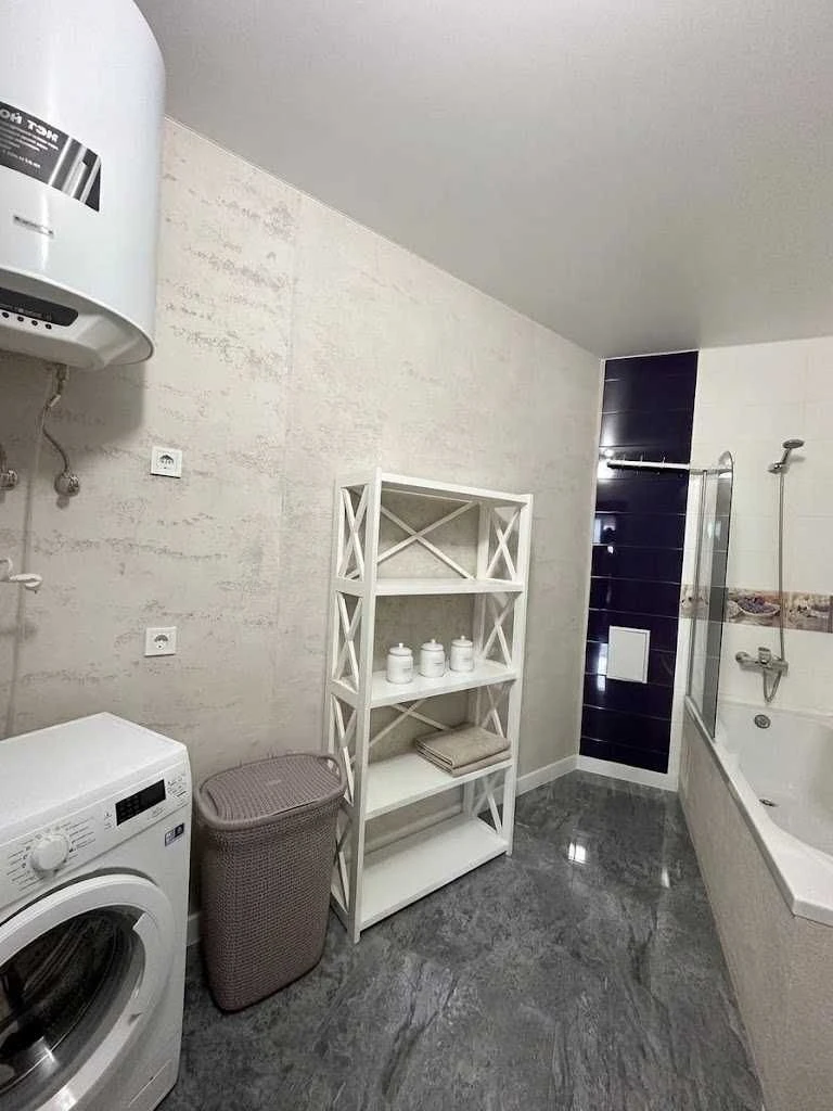 City center, McDonald's area, 3-room apartment in Great Europe, NEW